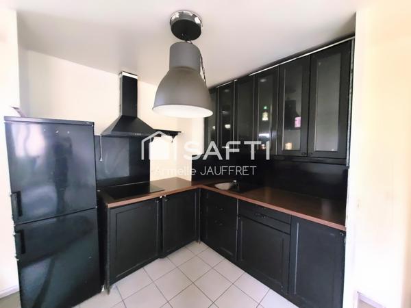 Petite résidence calme en centre ville du village