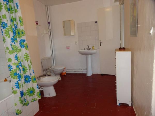 Maison de caractère en pierres rénovée 6 pièces avec terrasse