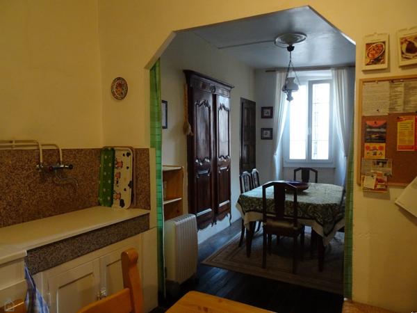 Maison de caractère en pierres rénovée 6 pièces avec terrasse