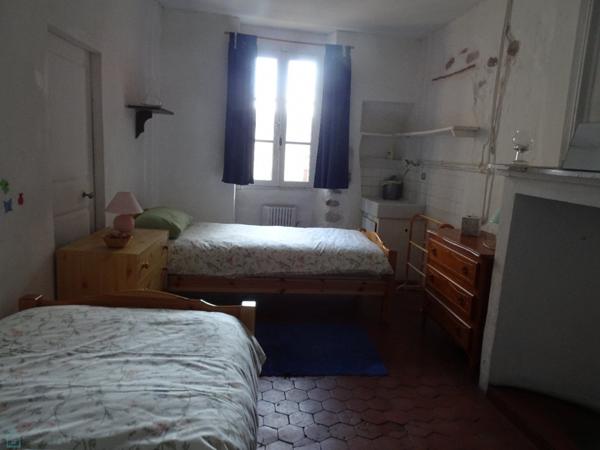 Maison de caractère en pierres rénovée 6 pièces avec terrasse