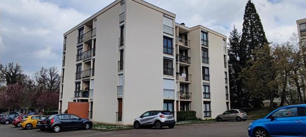 Un appartement F3 à rénover intégralement.