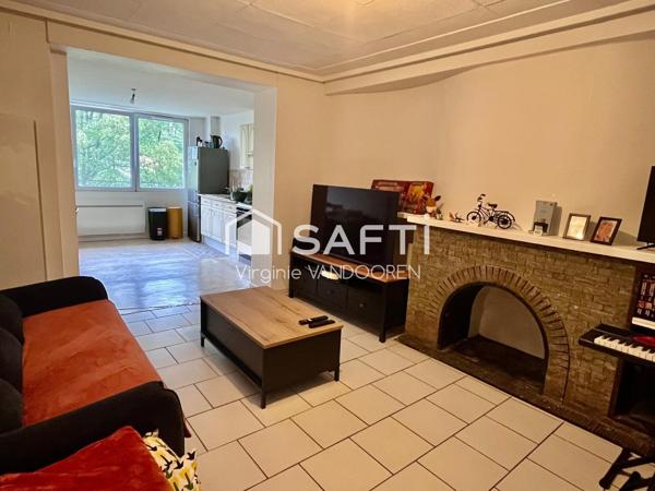 Appartement lumineux, balcon et face aux remparts