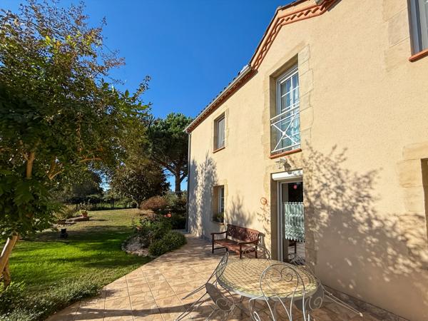 Dpt Gers (32), à vendre AIRE SUR L'ADOUR PROCHE maison ancienne en pierres entièrement rénovée T5 de 160 m² habitables + terrasses et grand double garage sur 1592 m² de terrain, au calme