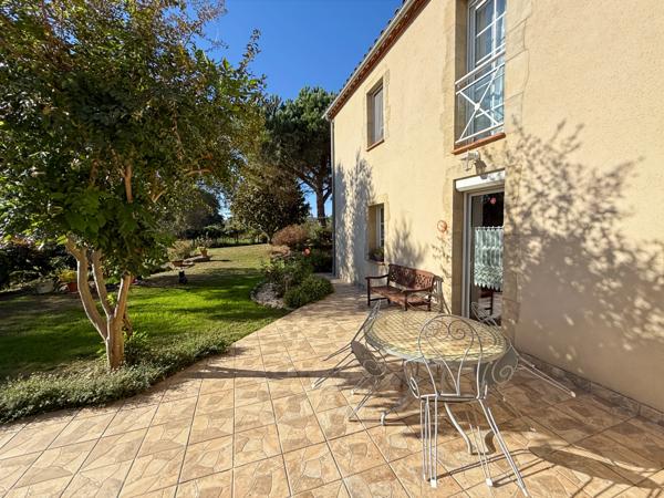 Dpt Gers (32), à vendre AIRE SUR L'ADOUR PROCHE maison ancienne en pierres entièrement rénovée T5 de 160 m² habitables + terrasses et grand double garage sur 1592 m² de terrain, au calme