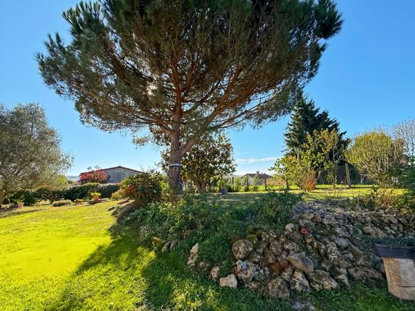 Dpt Gers (32), à vendre AIRE SUR L'ADOUR PROCHE maison ancienne en pierres entièrement rénovée T5 de 160 m² habitables + terrasses et grand double garage sur 1592 m² de terrain, au calme