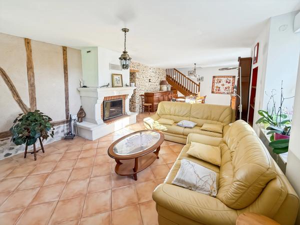 Dpt Gers (32), à vendre AIRE SUR L'ADOUR PROCHE maison ancienne en pierres entièrement rénovée T5 de 160 m² habitables + terrasses et grand double garage sur 1592 m² de terrain, au calme