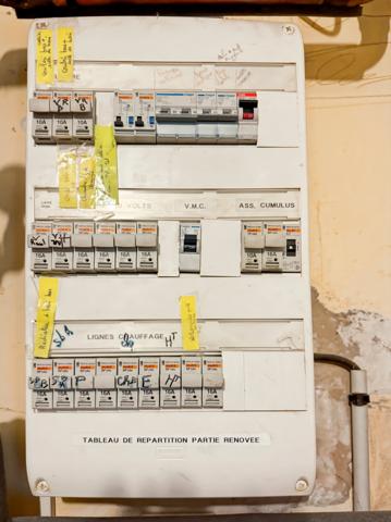 Dpt Gers (32), à vendre AIRE SUR L'ADOUR PROCHE maison ancienne en pierres entièrement rénovée T5 de 160 m² habitables + terrasses et grand double garage sur 1592 m² de terrain, au calme