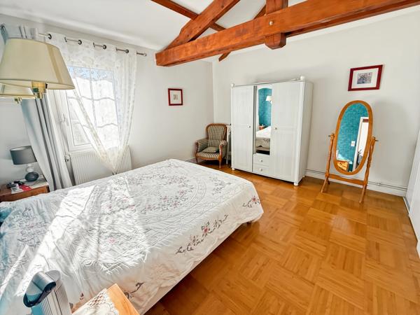 Dpt Gers (32), à vendre AIRE SUR L'ADOUR PROCHE maison ancienne en pierres entièrement rénovée T5 de 160 m² habitables + terrasses et grand double garage sur 1592 m² de terrain, au calme