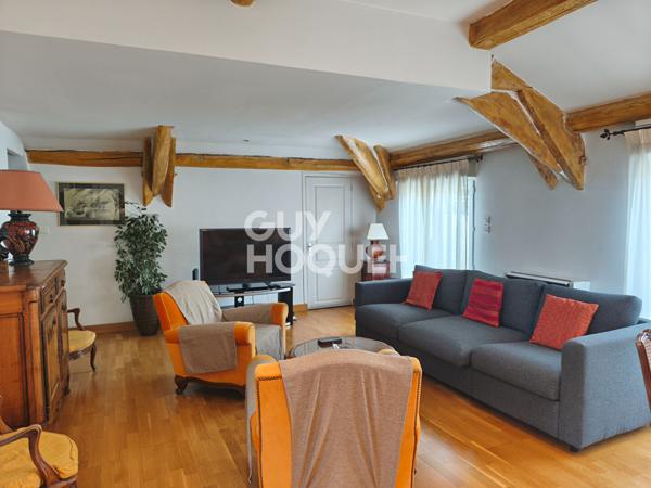 BAIL ETUDIANT - Appartement 2 pièces rue de la République, au calme à louer à Avignon, dernier étage avec terrasse