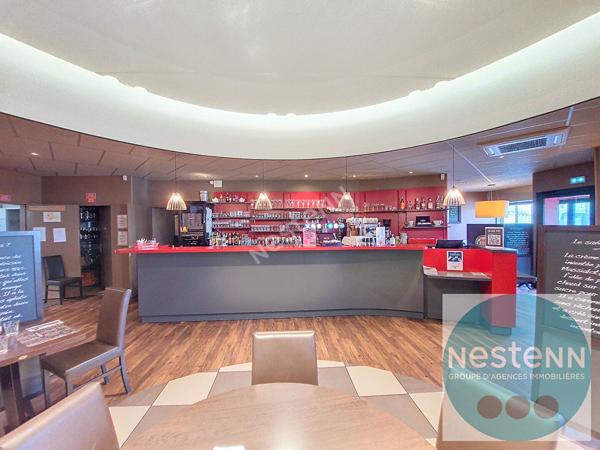 RESTAURANT CLÉ EN MAIN.  EMPLACEMENT STRATÉGIQUE À OLIVET