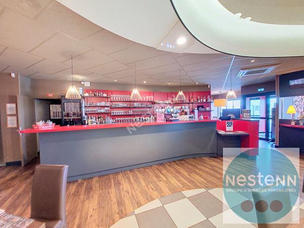 RESTAURANT CLÉ EN MAIN.  EMPLACEMENT STRATÉGIQUE À OLIVET