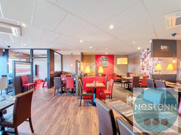 RESTAURANT CLÉ EN MAIN.  EMPLACEMENT STRATÉGIQUE À OLIVET