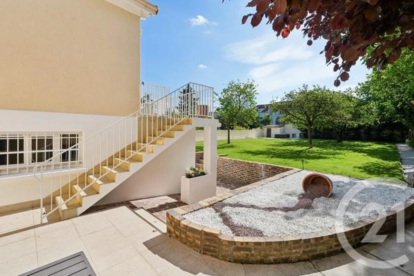 Maison à vendre  8 pièces - 176,22 m 2   VILLEMOMBLE  - 93