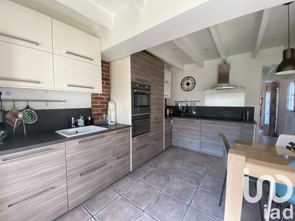 Maison traditionnelle 7 pièces de 161 m² à Noyon (60400)