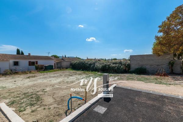 Terrain constructible plat, viabilisé, avec permis