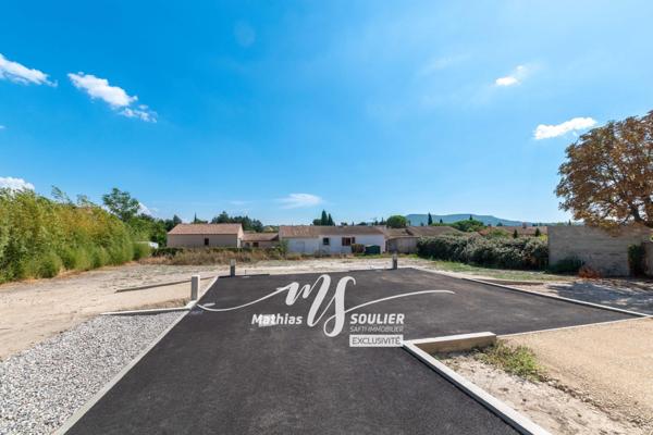 Terrain constructible plat, viabilisé, avec permis