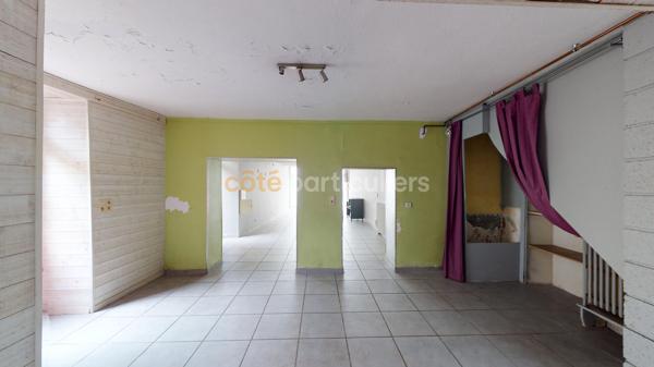 Vente
                Immeuble148 m² - 6 Pièces -
                    MORTAGNE SUR SEVRE (85290)