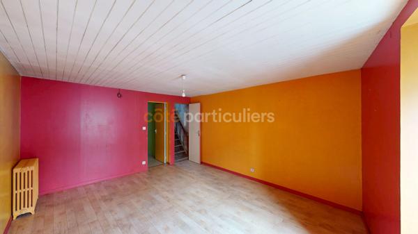 Vente
                Immeuble148 m² - 6 Pièces -
                    MORTAGNE SUR SEVRE (85290)