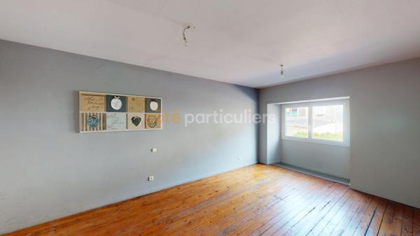 Vente
                Immeuble148 m² - 6 Pièces -
                    MORTAGNE SUR SEVRE (85290)