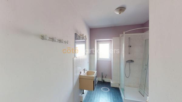 Vente
                Immeuble148 m² - 6 Pièces -
                    MORTAGNE SUR SEVRE (85290)