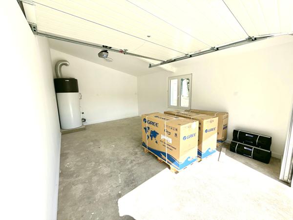 À VENDRE : MAISON ENTIÈREMENT RÉNOVÉE AVEC EXTÉRIEUR