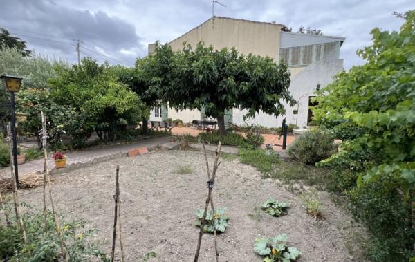 Vente Maison Avec grand garage et jardin à rénover Lezignan-corbieres   