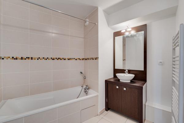 Appartement T3 66m2 avec balcon et parking s/s