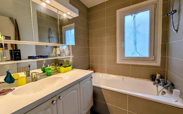 Maison à vendre    6 pièces •  Échillais
