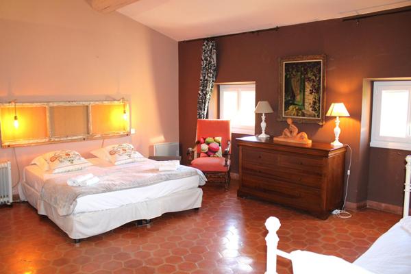 A DECOUVRIR EN EXCLUSIVITE, VERITABLE COUP DE COEUR POUR CE MAS PROVENCAL DU 18 EME SIECLE SITUE A ENTRAIGUES SUR LA SORGUE