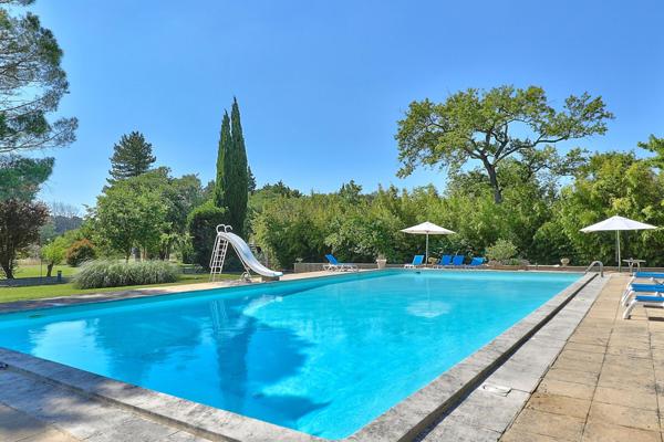 A DECOUVRIR EN EXCLUSIVITE, VERITABLE COUP DE COEUR POUR CE MAS PROVENCAL DU 18 EME SIECLE SITUE A ENTRAIGUES SUR LA SORGUE