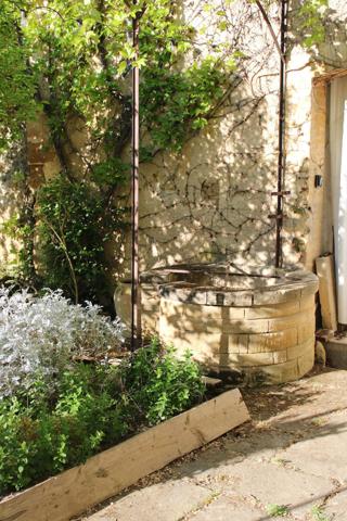 A DECOUVRIR EN EXCLUSIVITE, VERITABLE COUP DE COEUR POUR CE MAS PROVENCAL DU 18 EME SIECLE SITUE A ENTRAIGUES SUR LA SORGUE