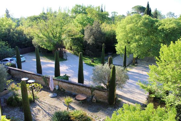 A DECOUVRIR EN EXCLUSIVITE, VERITABLE COUP DE COEUR POUR CE MAS PROVENCAL DU 18 EME SIECLE SITUE A ENTRAIGUES SUR LA SORGUE