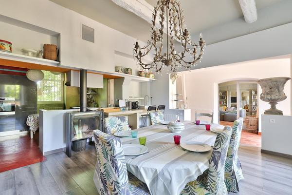 A DECOUVRIR EN EXCLUSIVITE, VERITABLE COUP DE COEUR POUR CE MAS PROVENCAL DU 18 EME SIECLE SITUE A ENTRAIGUES SUR LA SORGUE