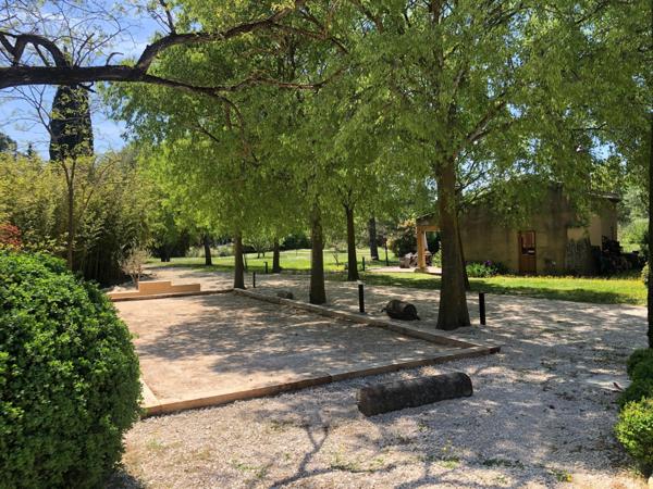 A DECOUVRIR EN EXCLUSIVITE, VERITABLE COUP DE COEUR POUR CE MAS PROVENCAL DU 18 EME SIECLE SITUE A ENTRAIGUES SUR LA SORGUE