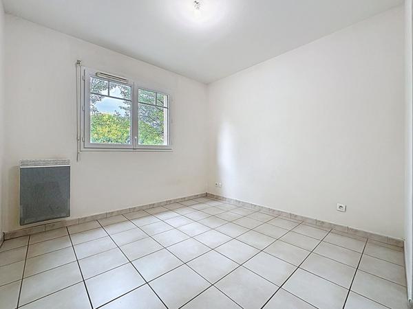 Bruges (33520) Secteur Ausone - 3 pieces - 2 chambres - Immeuble Recent.