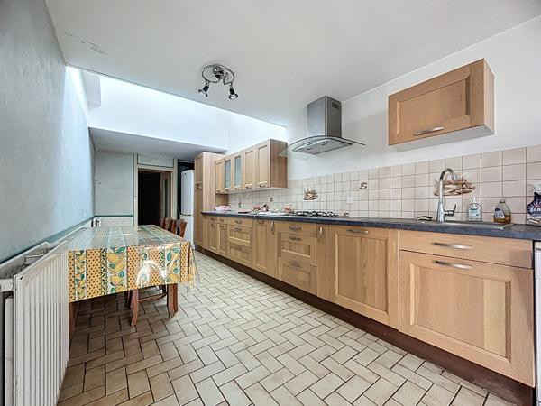 Maison avec garage et jardin