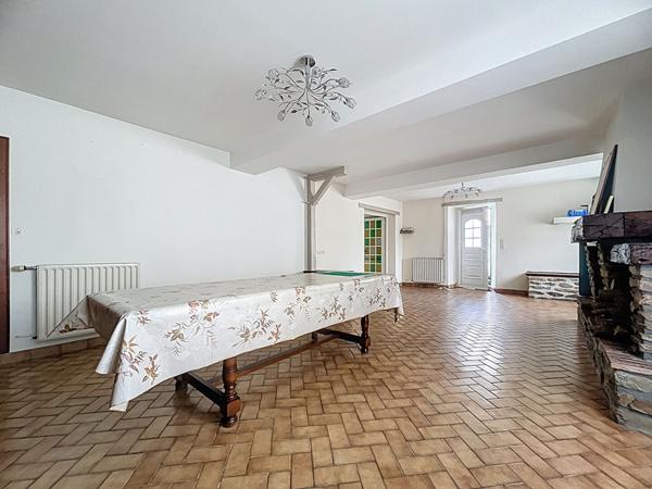 Maison avec garage et jardin