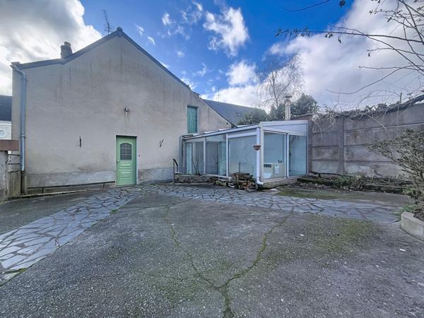 Maison avec garage et jardin