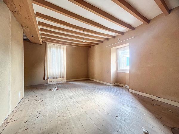 Maison avec garage et jardin