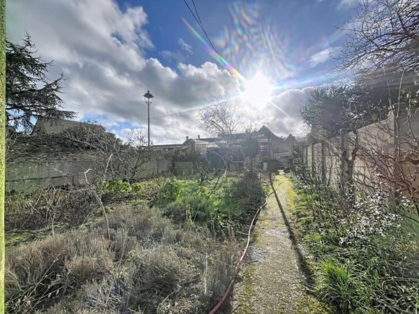Maison avec garage et jardin