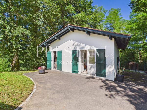 Maison neo-basque avec jardin piscine et garage, MOUGUERRE