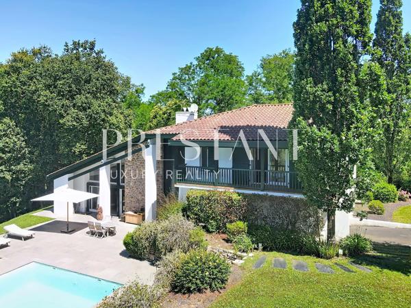 Maison neo-basque avec jardin piscine et garage, MOUGUERRE