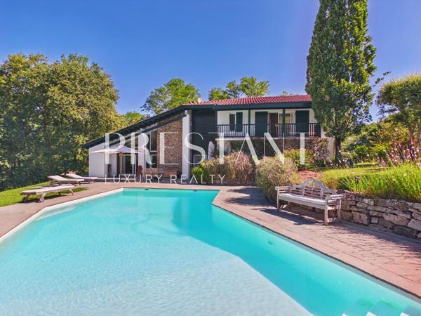 Maison neo-basque avec jardin piscine et garage, MOUGUERRE