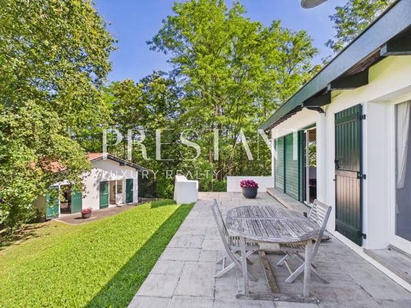 Maison neo-basque avec jardin piscine et garage, MOUGUERRE