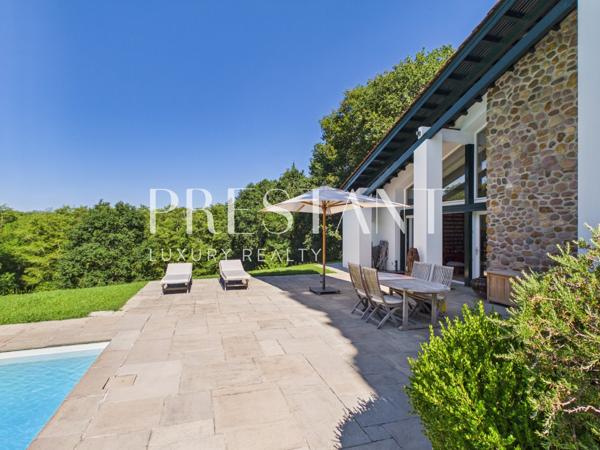 Maison neo-basque avec jardin piscine et garage, MOUGUERRE