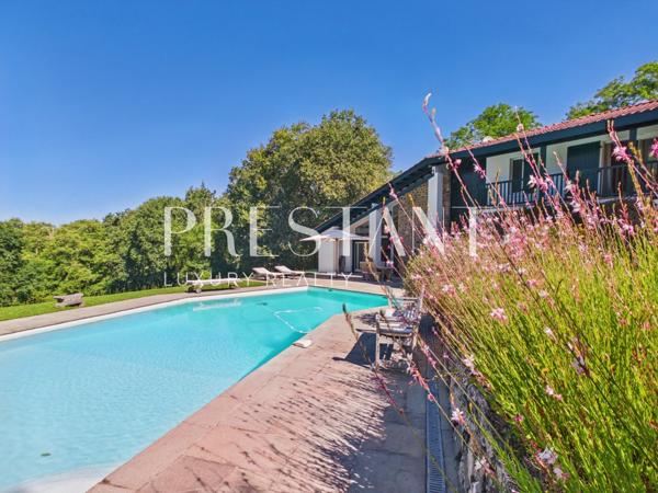 Maison neo-basque avec jardin piscine et garage, MOUGUERRE