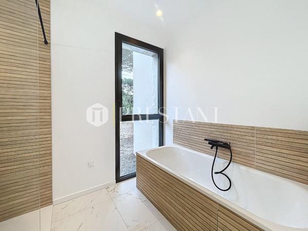 Chiberta – Superbe maison contemporaine neuve de fin 2023 sur terrain paysagé agrémenté d’une piscine. Plage à pied., ANGLET