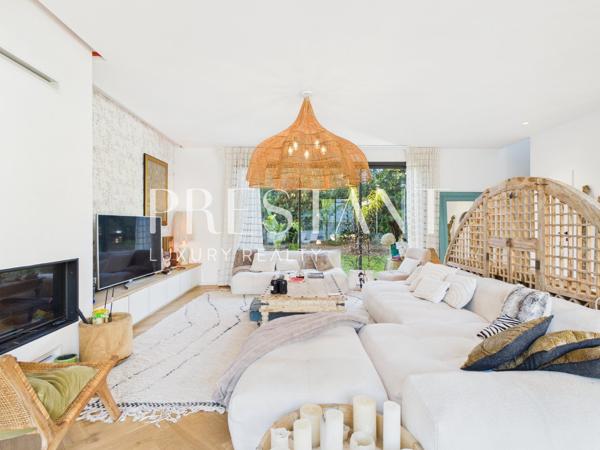 Chiberta – Superbe maison contemporaine neuve de fin 2023 sur terrain paysagé agrémenté d’une piscine. Plage à pied., ANGLET