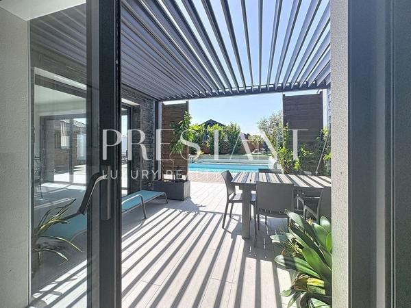 Hossegor, proche centre ville et golf , villa de 250m2 avec garage à velo de 20m2, SAINT GEOURS DE MAREMNE