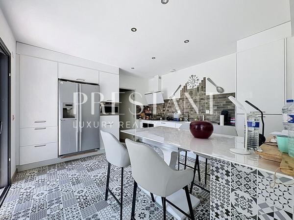 Hossegor, proche centre ville et golf , villa de 250m2 avec garage à velo de 20m2, SAINT GEOURS DE MAREMNE